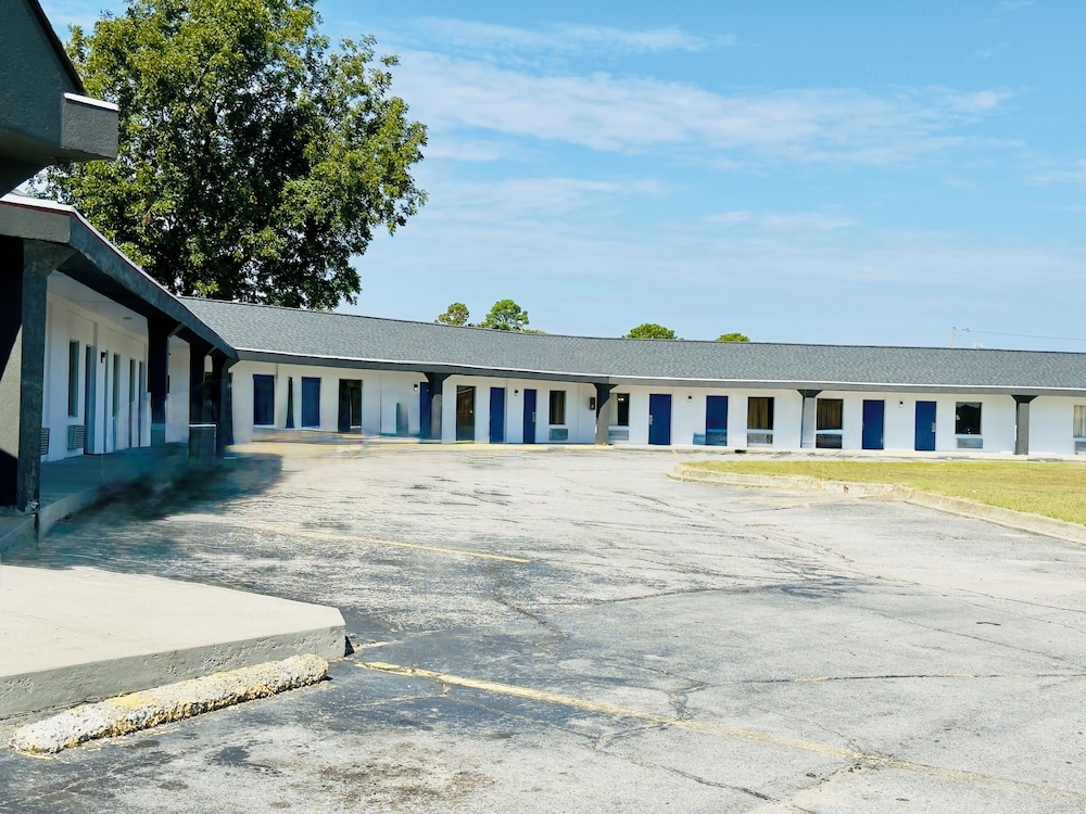 Motel 6 Williamston, NC - Highway 17 54/61