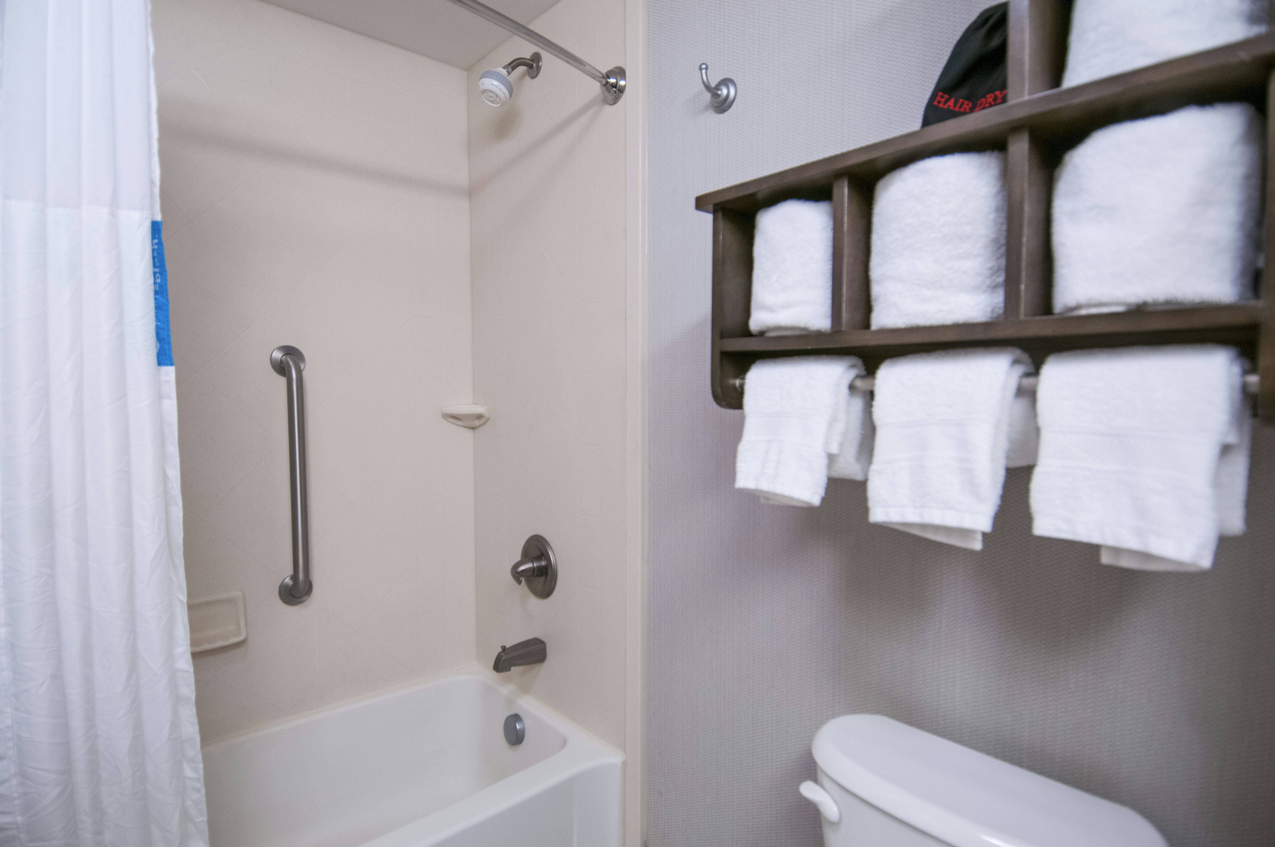 غرفة بسرير كينج مع أريكة، Hampton Inn Hernando Ms 10/10
