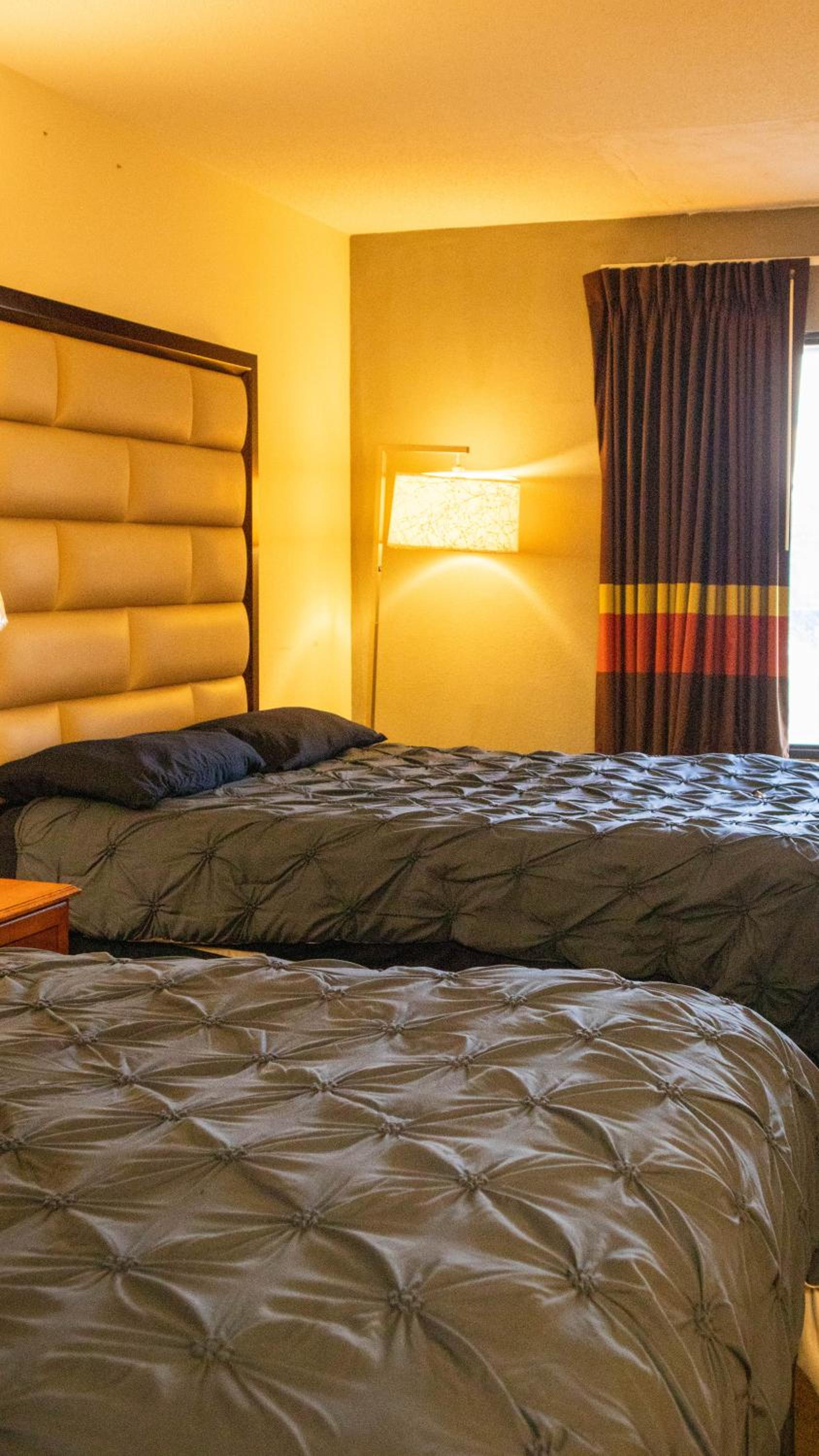 DAYS INN YANCEYVILLE 18/32