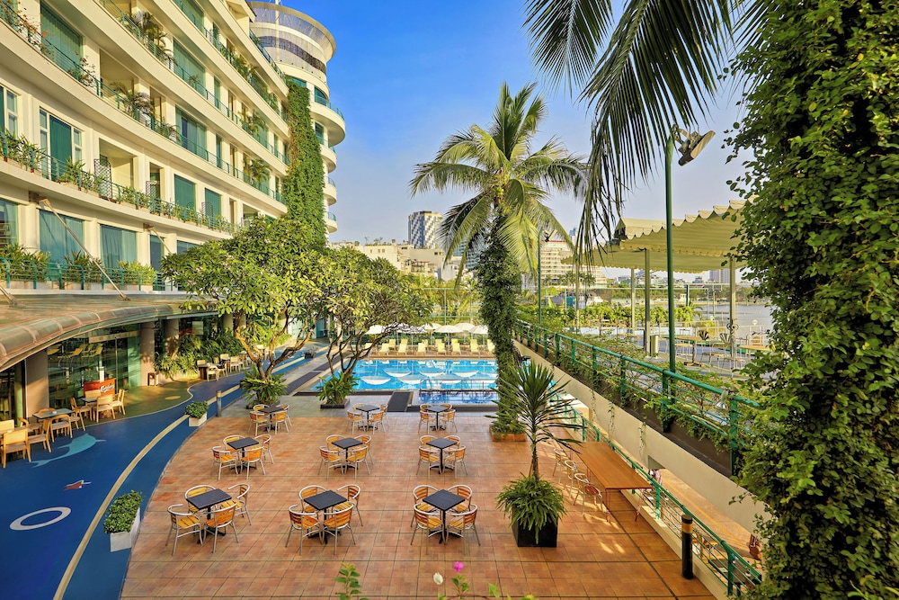 The Hanoi Club Hotel & Lake Palais Residences photo3