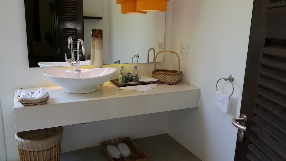 Samanea Beach Resort 50/50