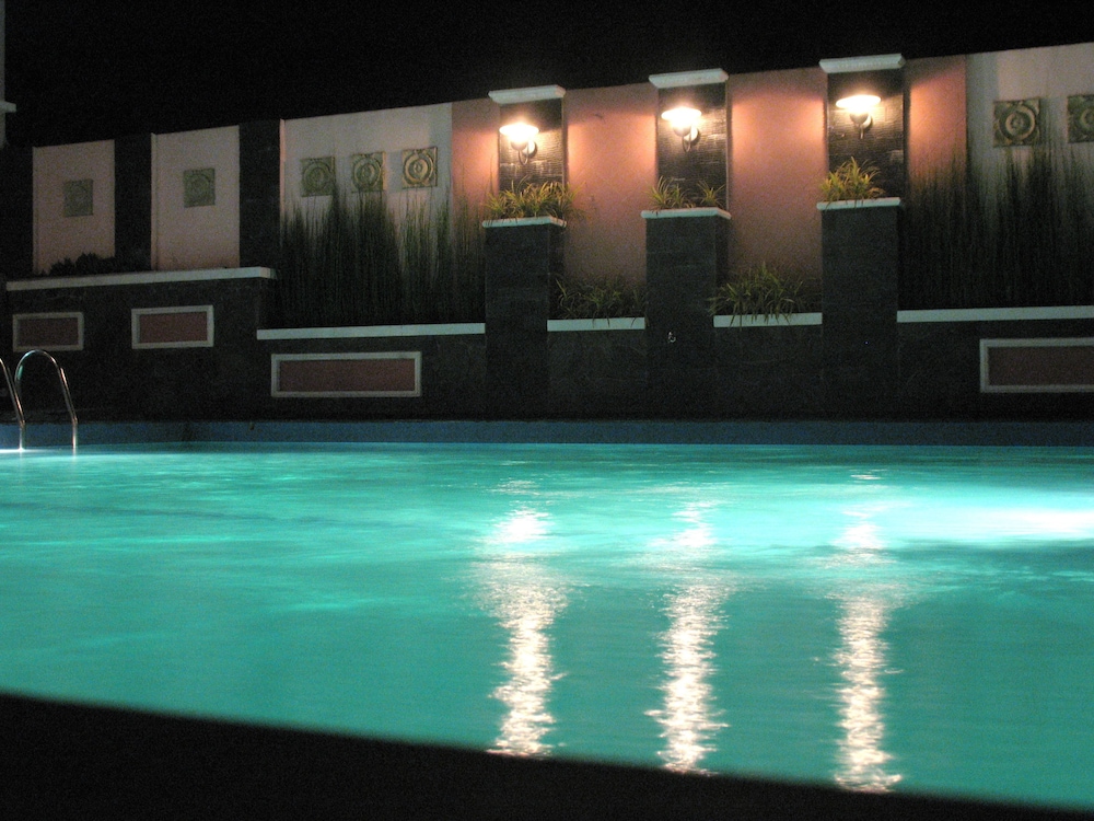 Atrium Resort & Hotel 7/27