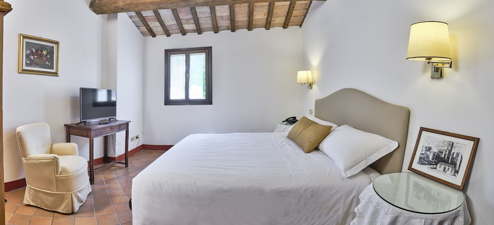 Castello Di Montegridolfo Spa Resort 24/89