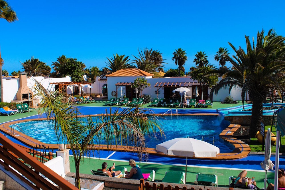 Castillo Beach Club35610 6/33