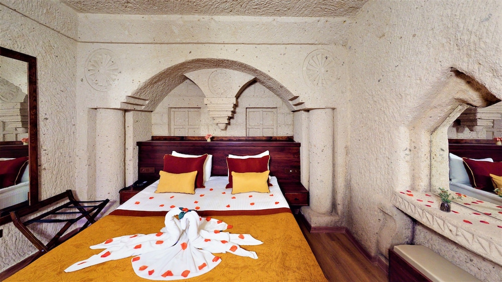1 BEDROOM, HONEYMOON
