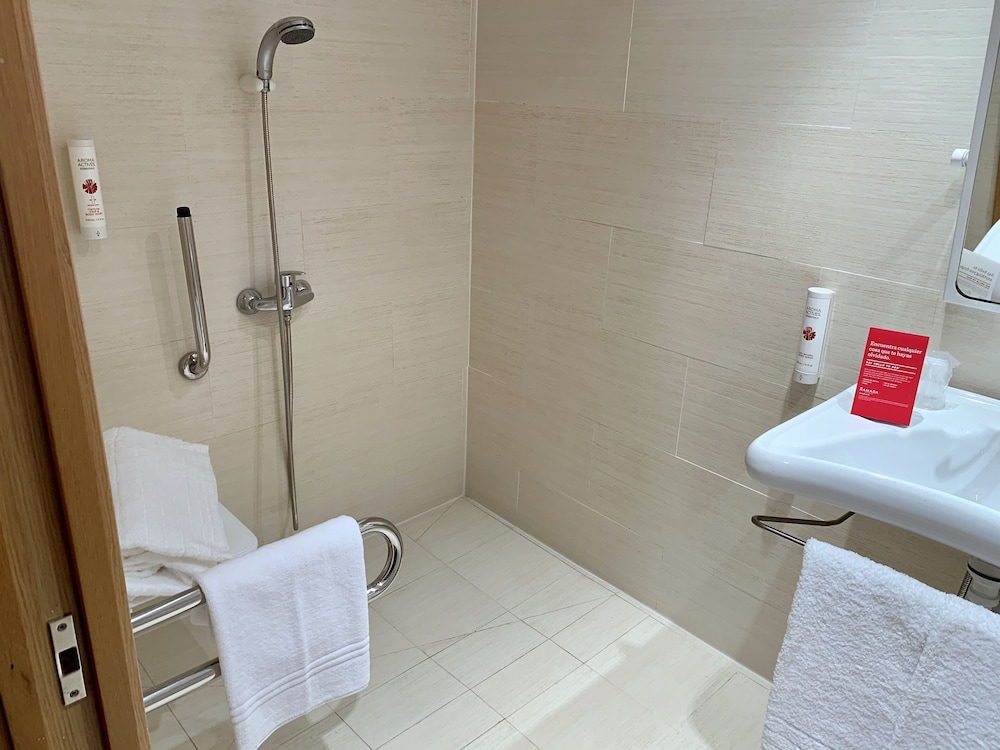Ramada by Wyndham Valencia Almussafes 12/56