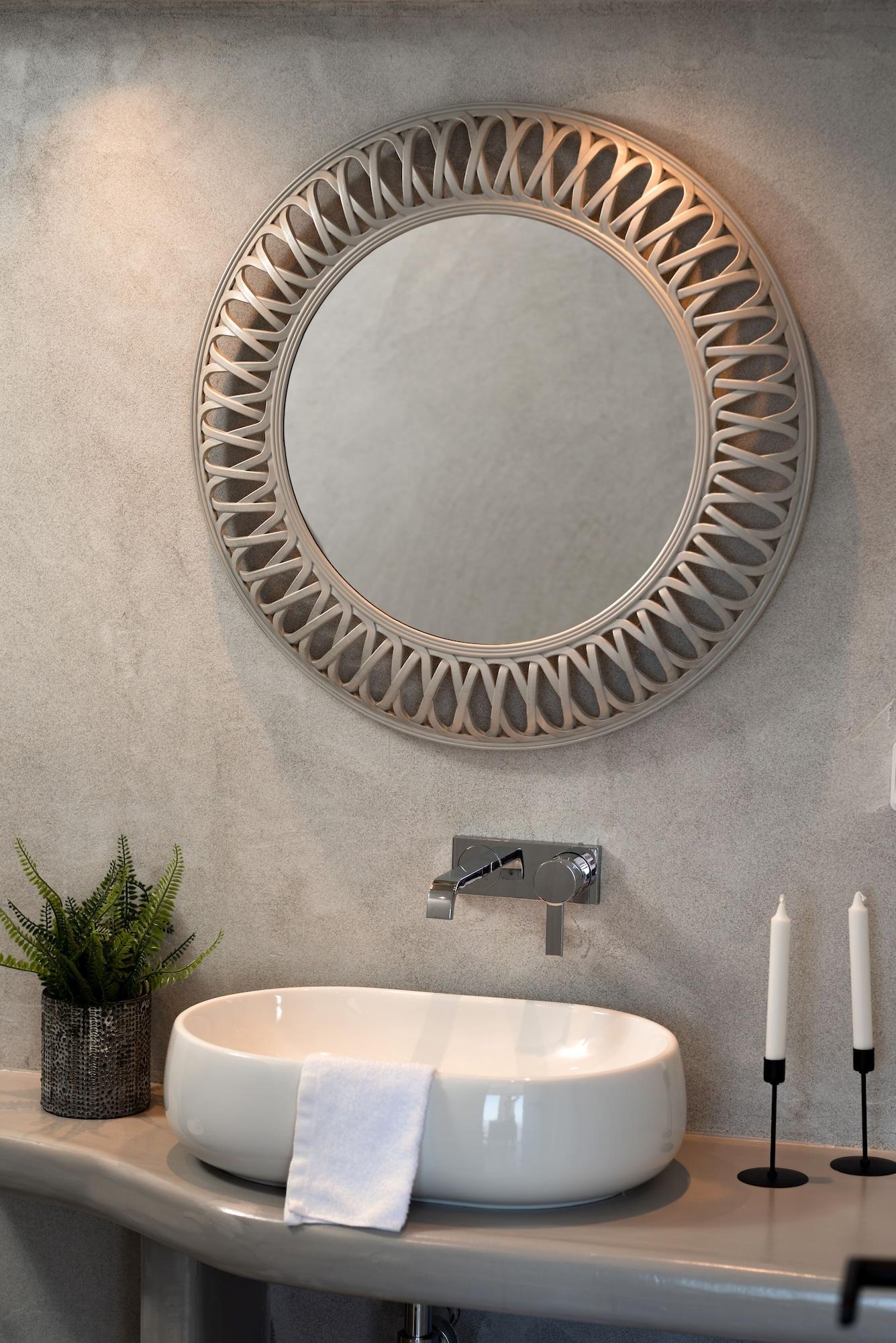 Premier, Suite, Jetted Tub, Day Dream Luxury Suites 4/5