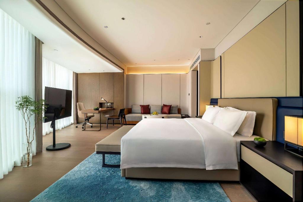Family Suite, 1 King and 1 Single Beds, River View