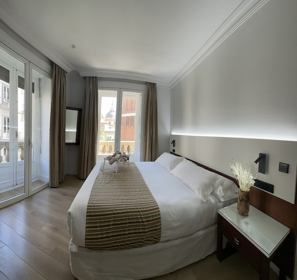 Hostal Abadia 12/50