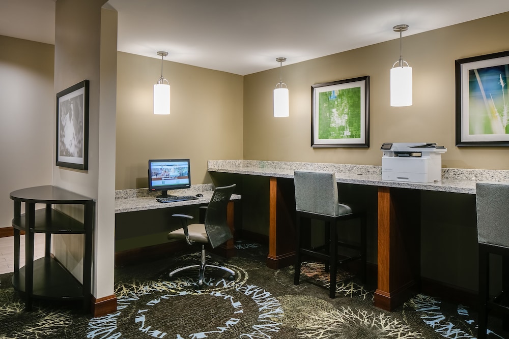 STAYBRIDGE SUITES DES MOINES DOWNTOWN 54/57