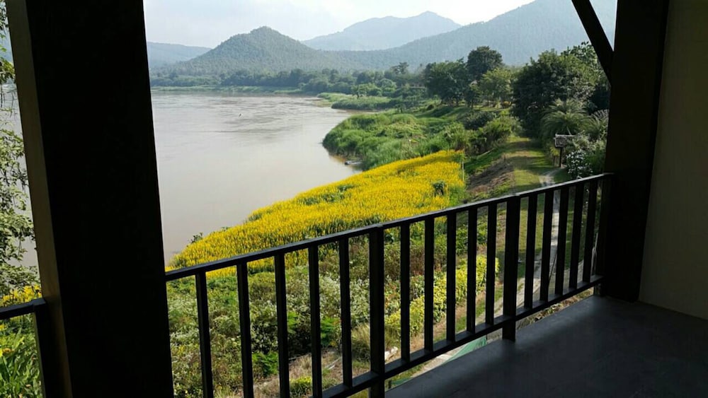 Chiang Khan Hill Resort 24/32