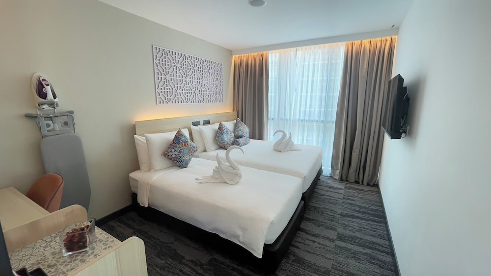Bong Soo, 1 Queen and 1 Single Bed