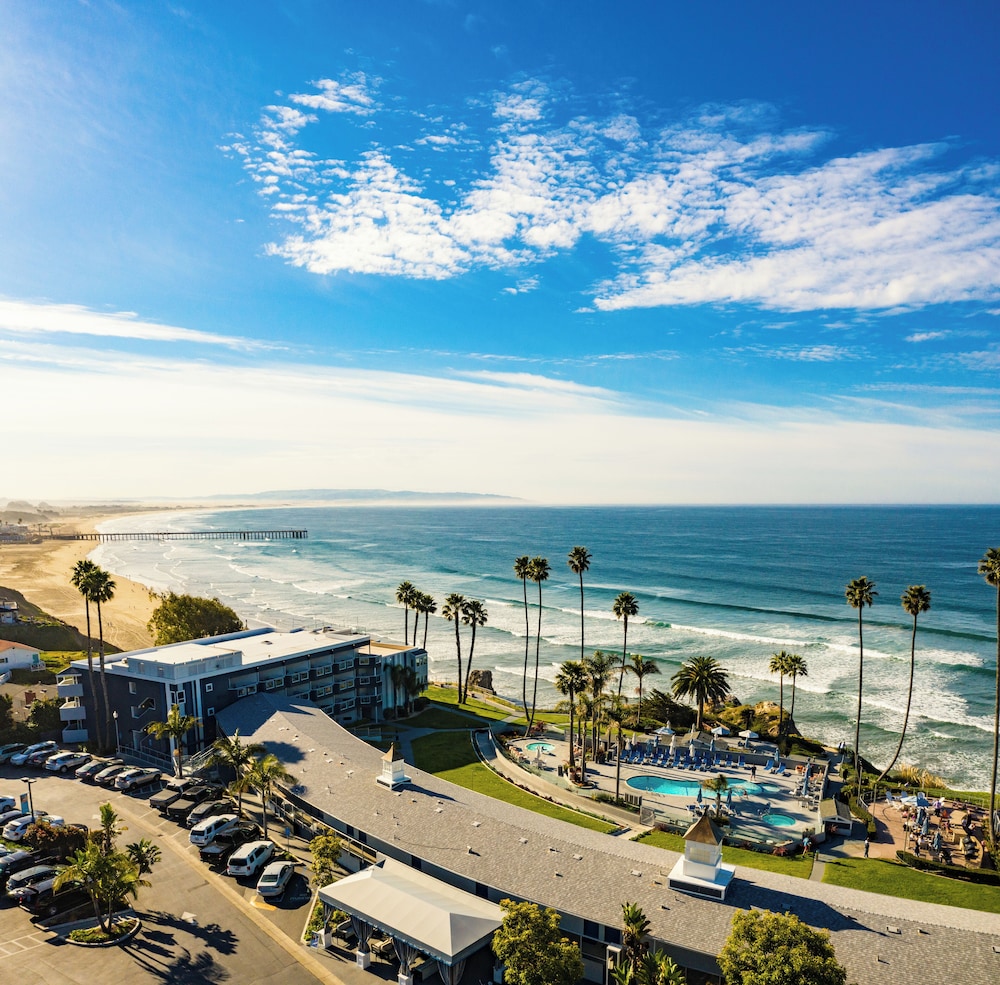 SeaCrest Oceanfront Hotel 65/70