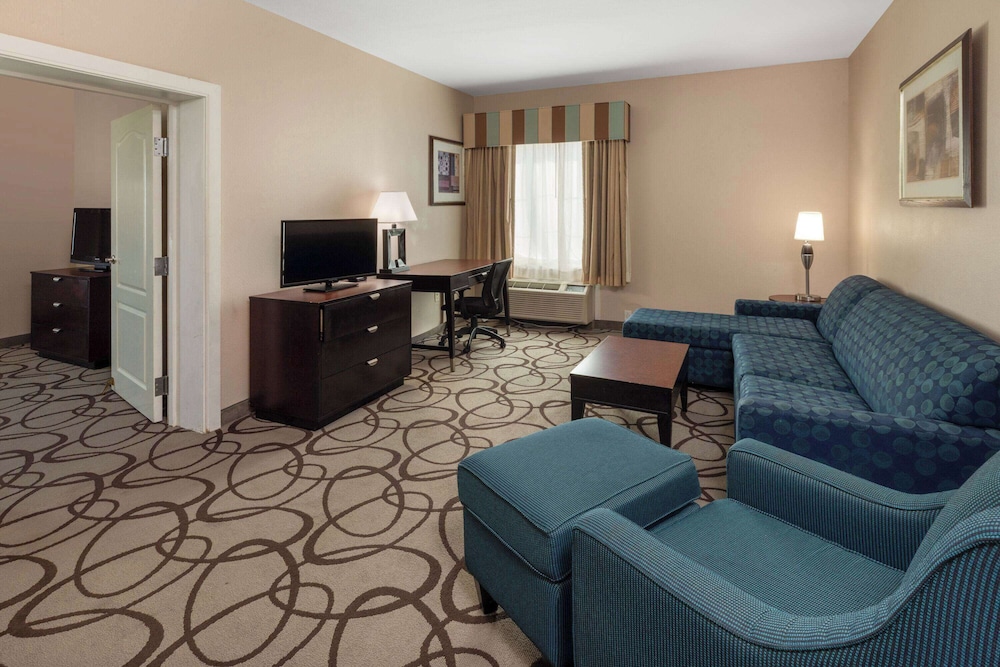 La Quinta Inn & Suites by Wyndham Fort Worth - Lake Worth 28/50