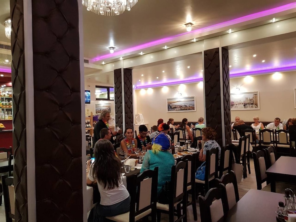 restaurant cafeteria