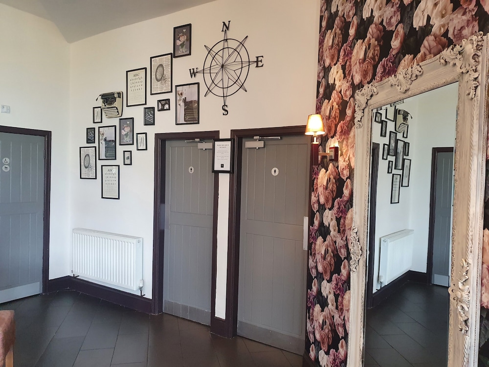 Lobby at Cuttle Bridge Inn Hotel, BIRMINGHAM - UNITED KINGDOM