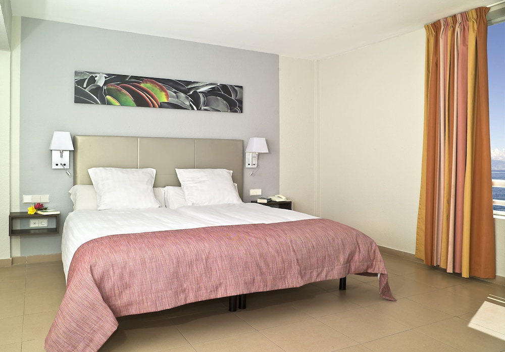 Atlantic Holiday Hotel 13/72