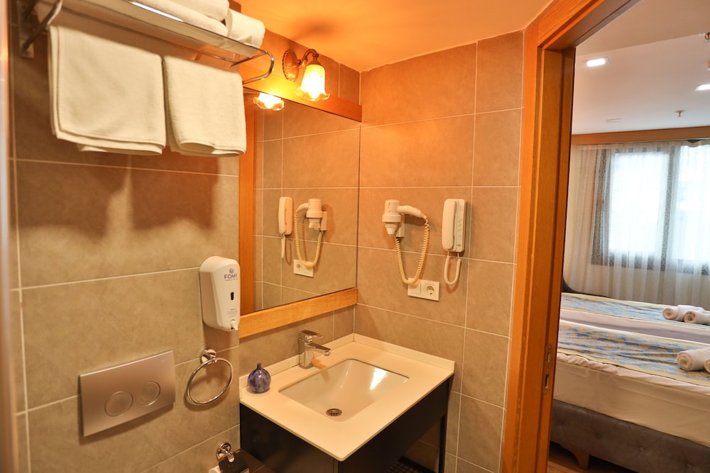 CUMBALI PLAZA HOTEL 53/54