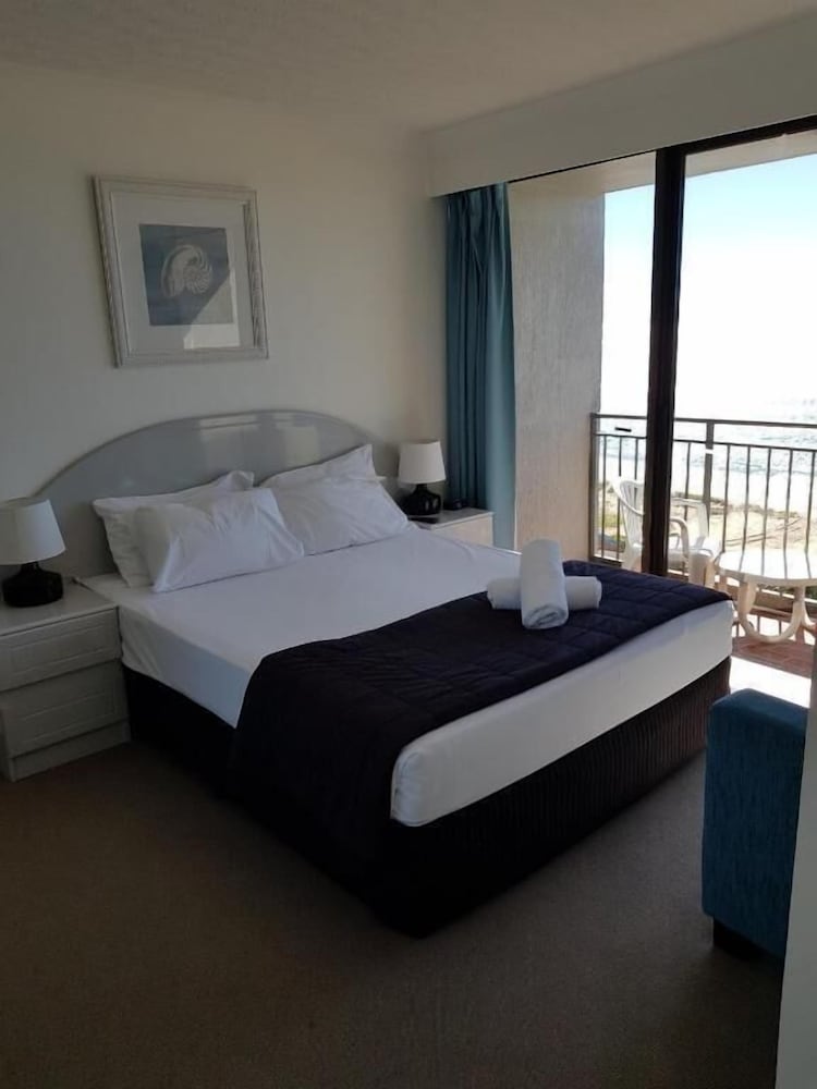 ROYAL PALM RESORT 32/80