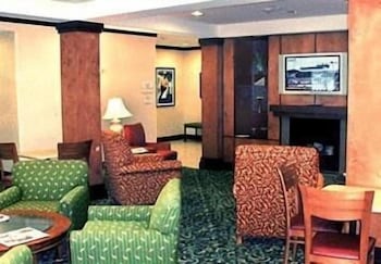 Fairfield Inn Suites Denton 19/21