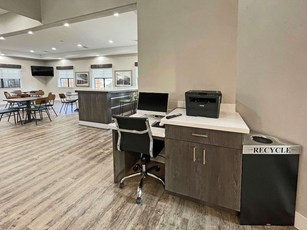 Quality Suites Houston Hobby Airport Ex Super 8 26/33