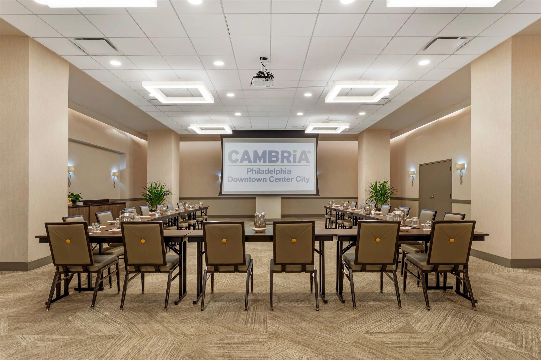 Cambria Hotel Philadelphia Downtown - Center City 56/60