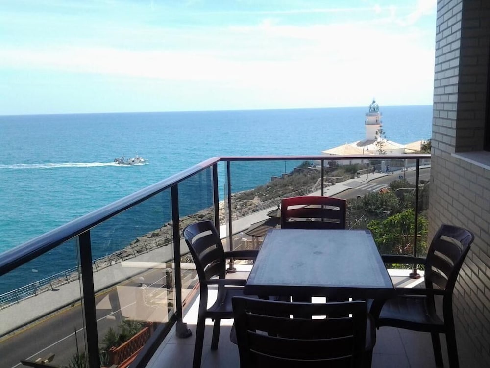 El Faro Aparthotel 32/36