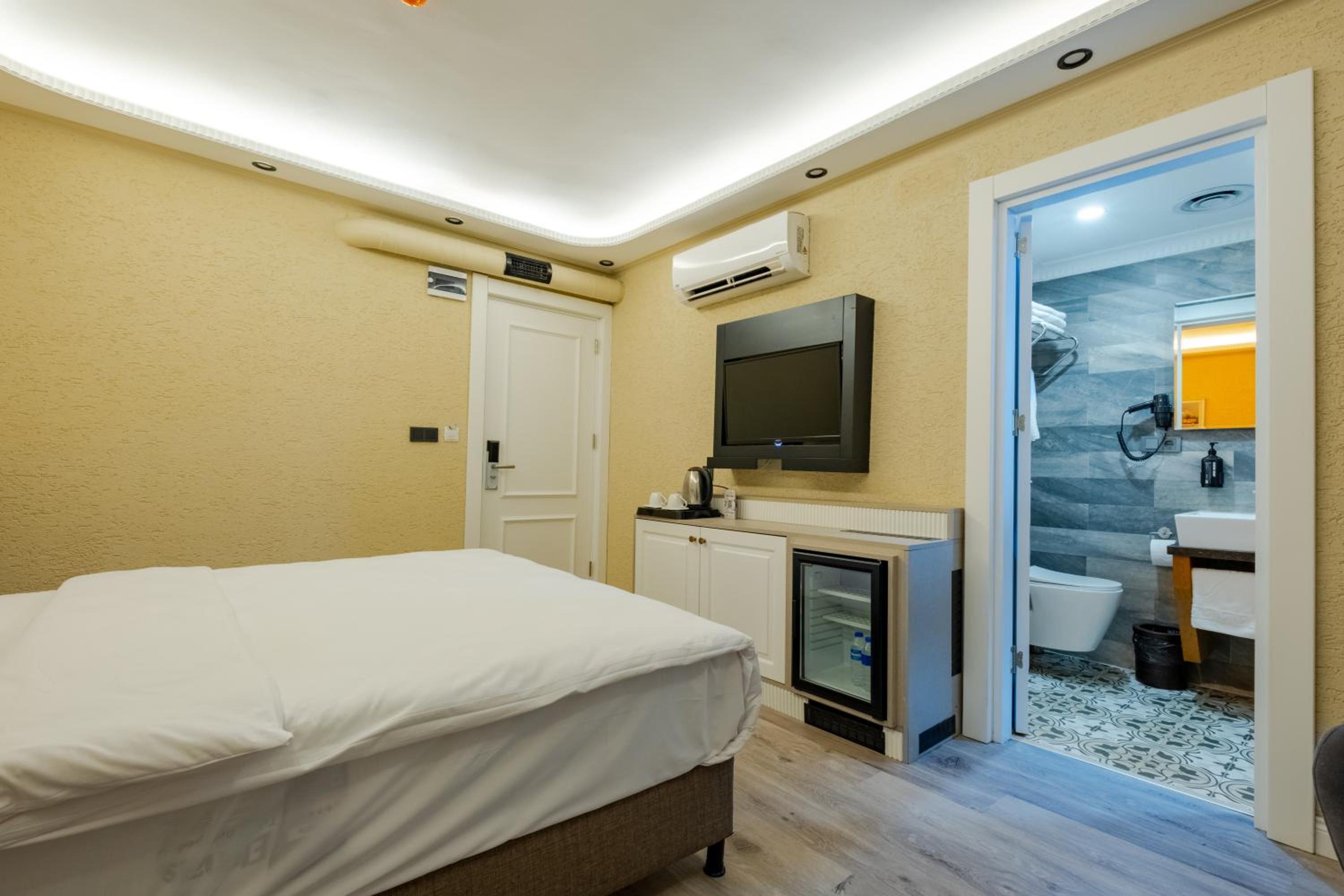 ECONOMY, DOUBLE BED