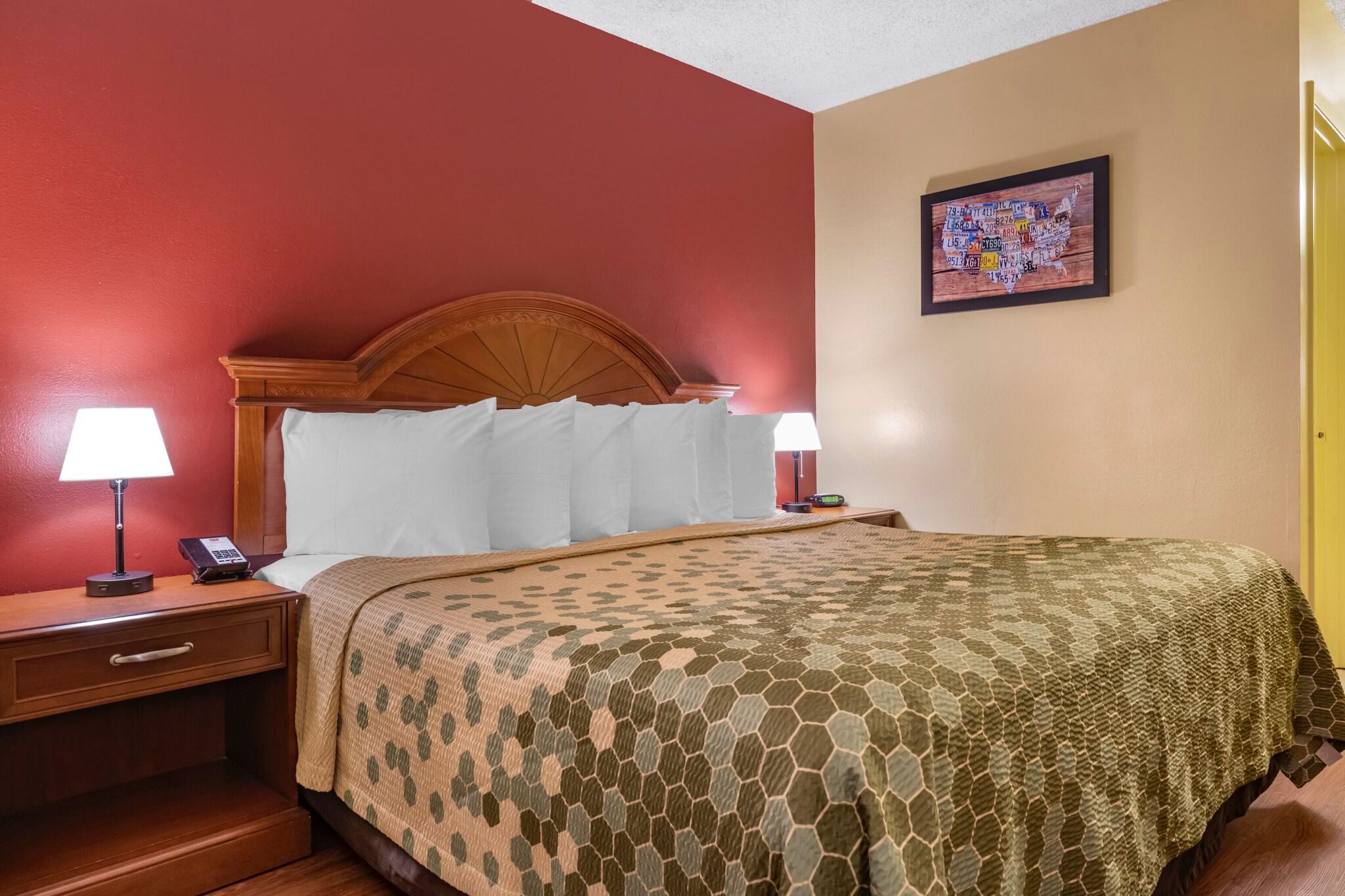 SUITE, KING BED