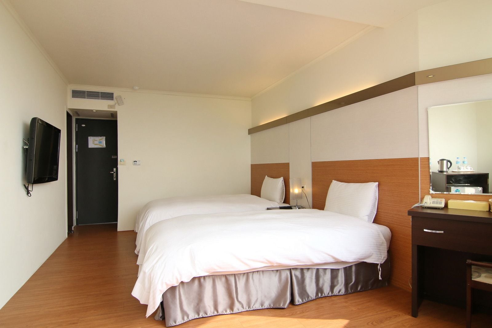 ROOM, DOUBLE BED