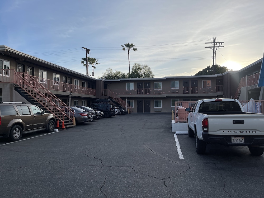 La Casa Inn, Pasadena 44/60