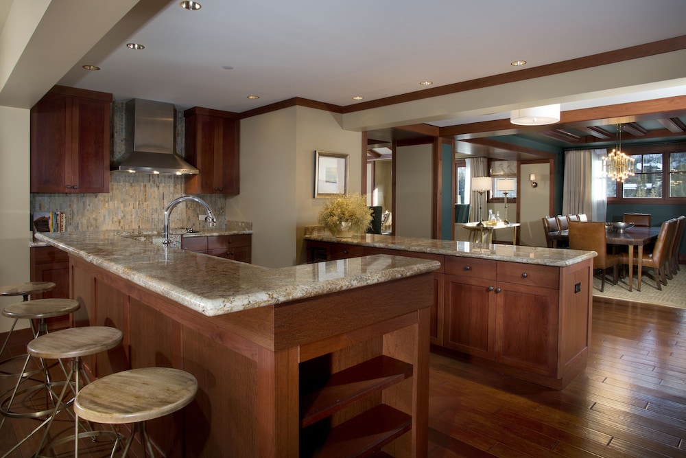 Four Seasons Resort and Residences Vail 9/93