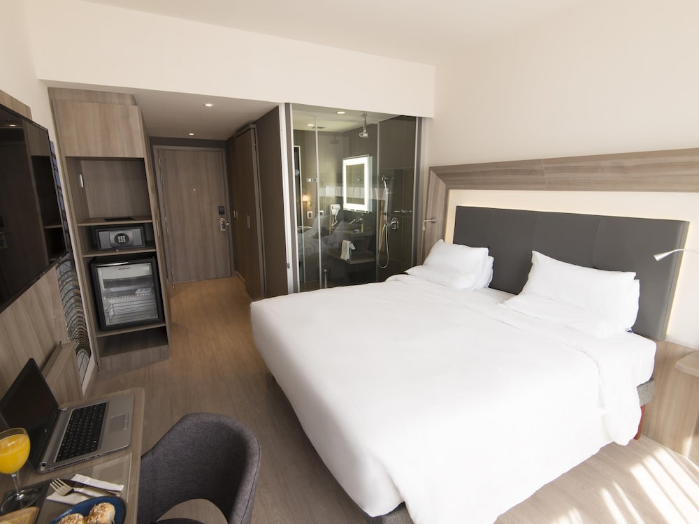 SUPERIOR, APARTMENT, DOUBLE BED
