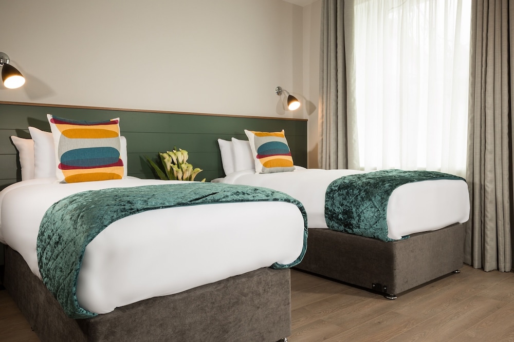 ROOM, TWIN BEDS