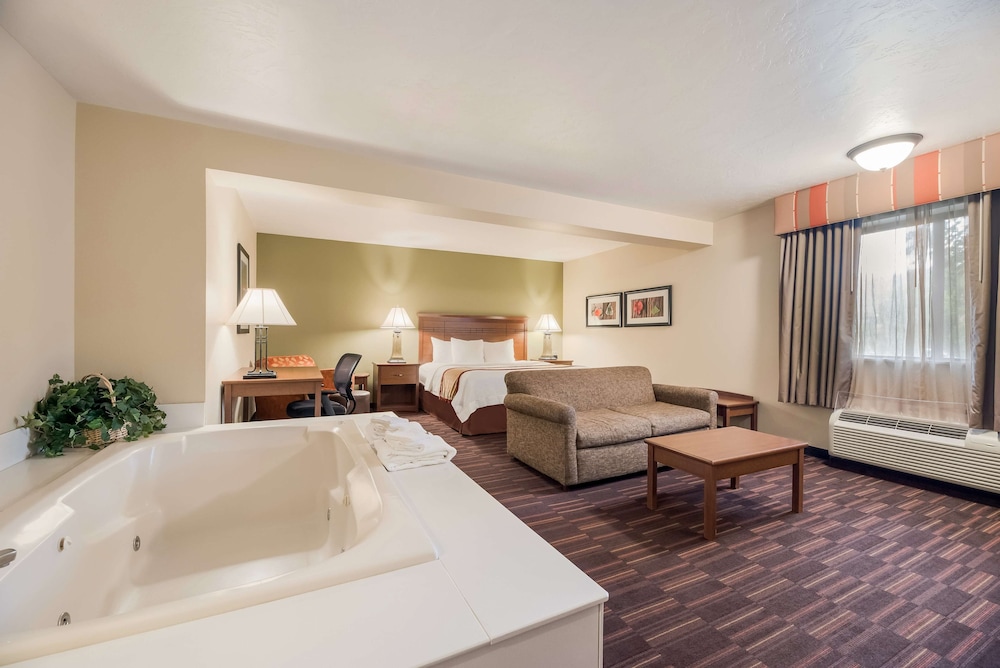 Town & Country Inn 16/50
