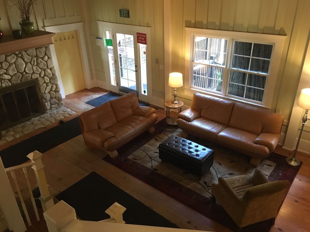 Highland Dell Lodge 16/36