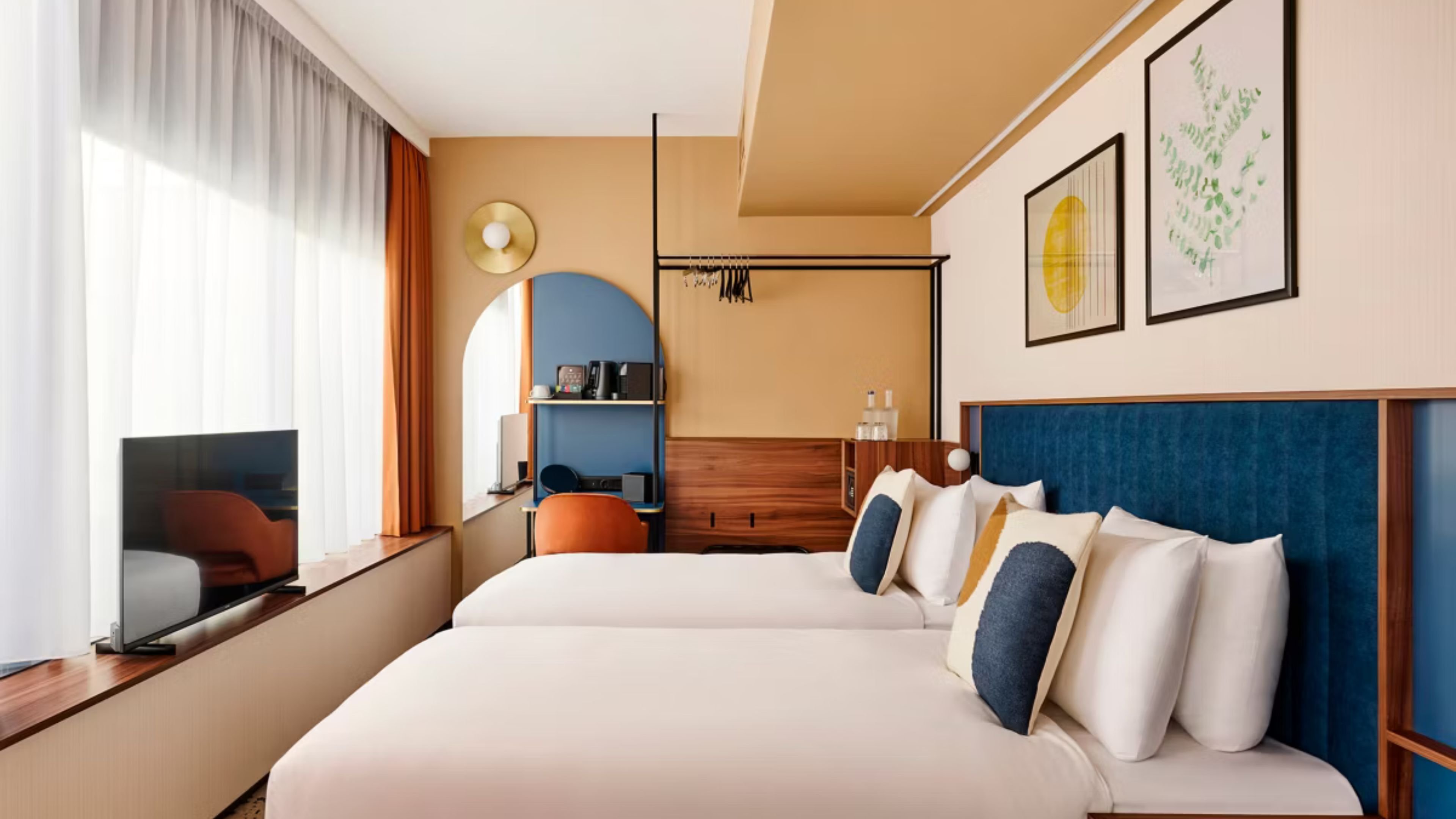 D8 Hotel 26/77