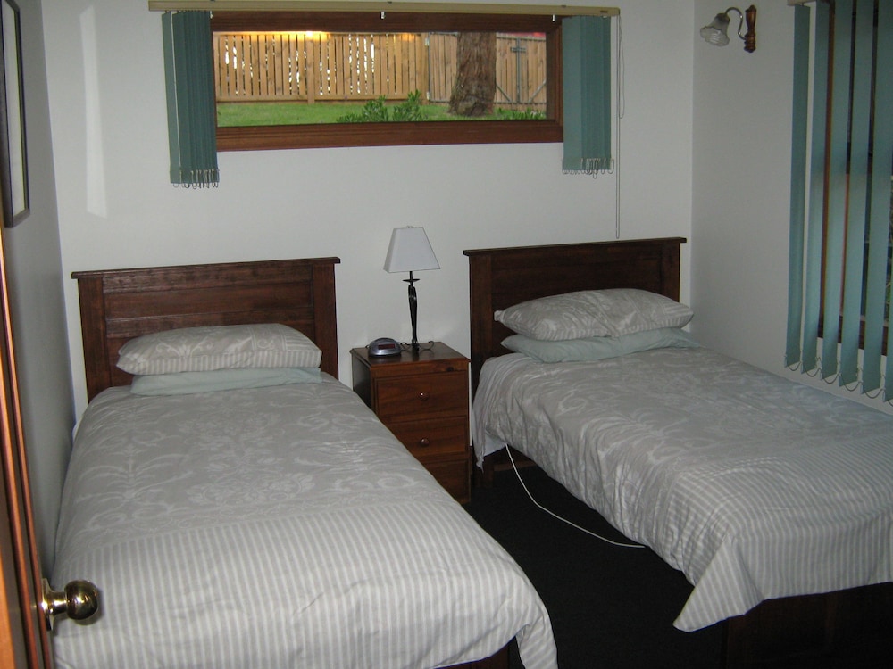 2 Bedrooms, Suite, Villa, Queen and Twin Beds, Kitchen, Large
