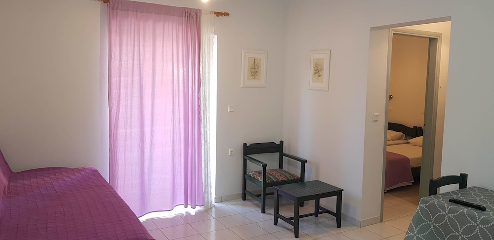 Zinovia Apartments 49/76