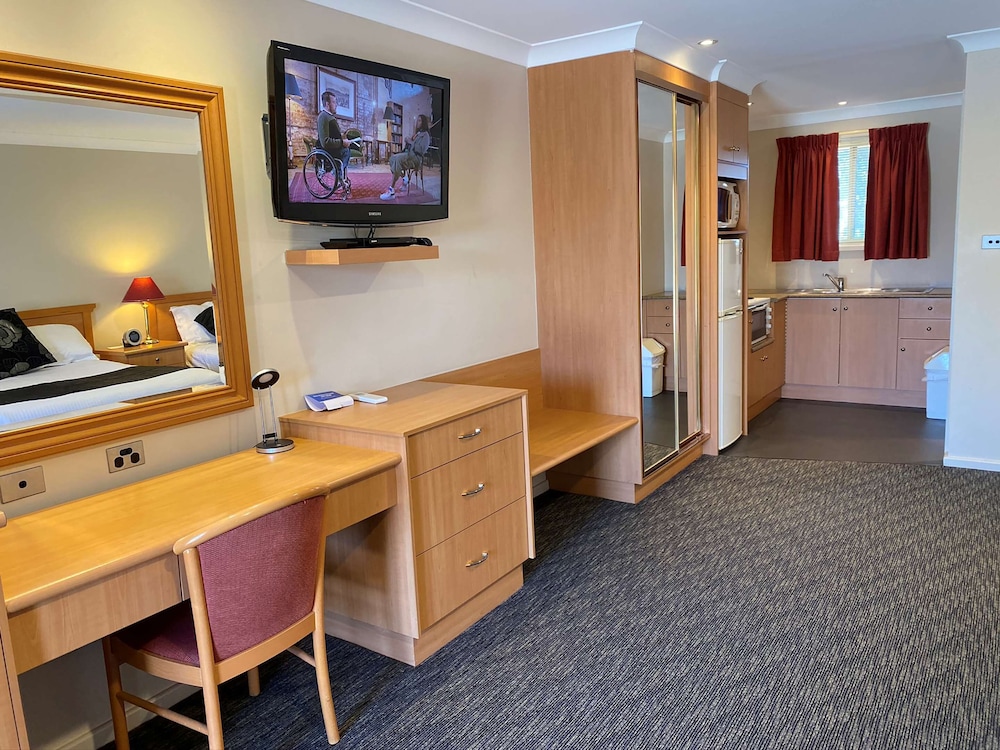 Best Western Plus All Settlers Motor Inn 30/34