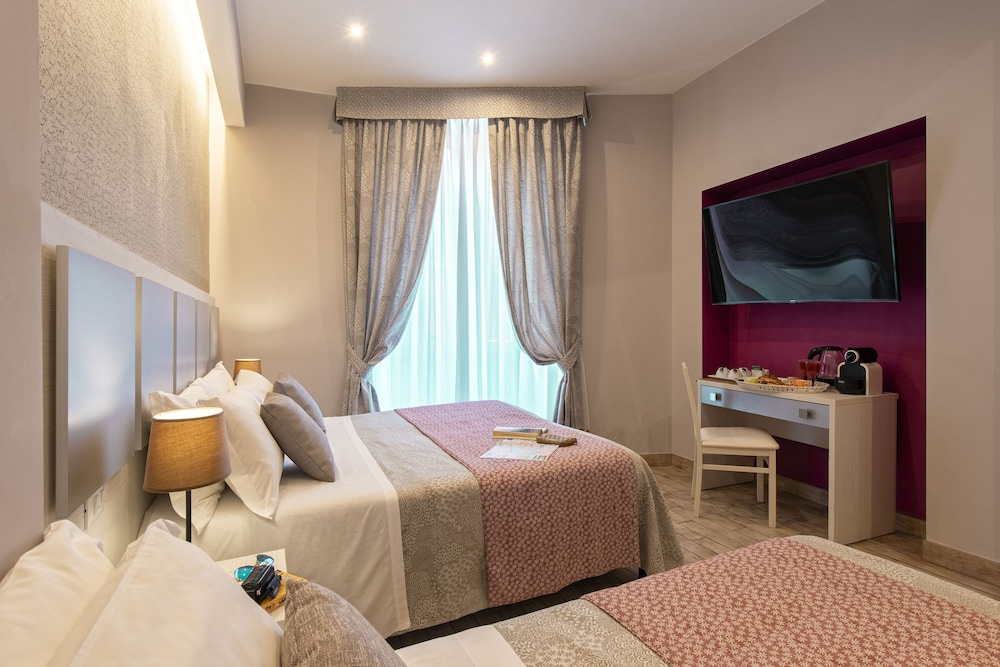 ROOM, TRIPLE