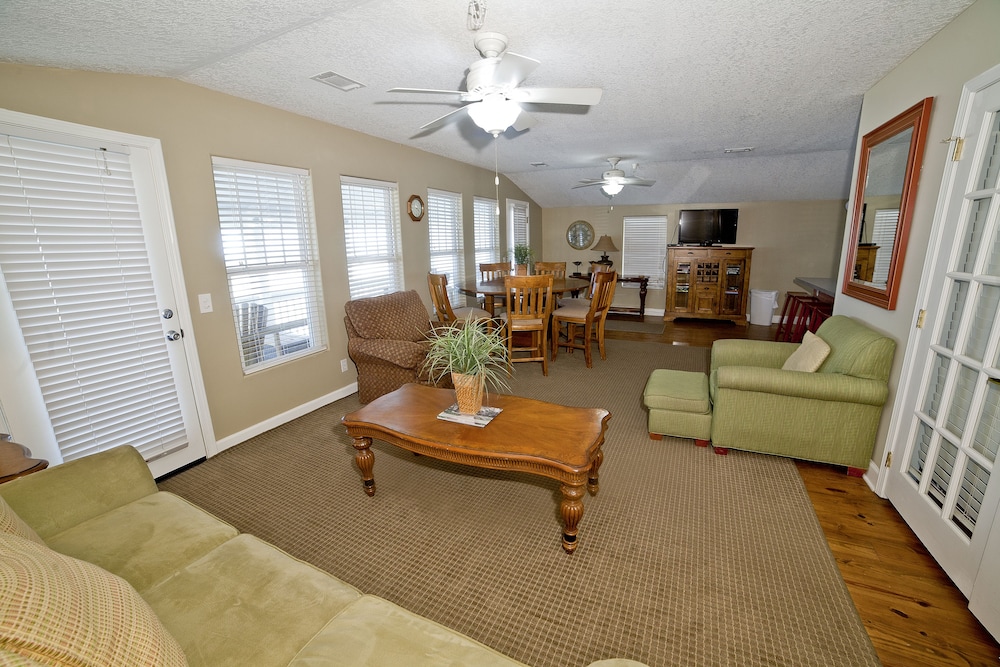 Desoto Beach Terraces 20/45