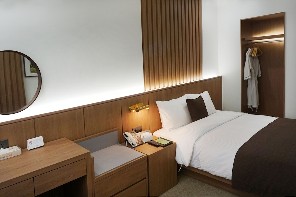 Commodore Hotel Busan 25/62