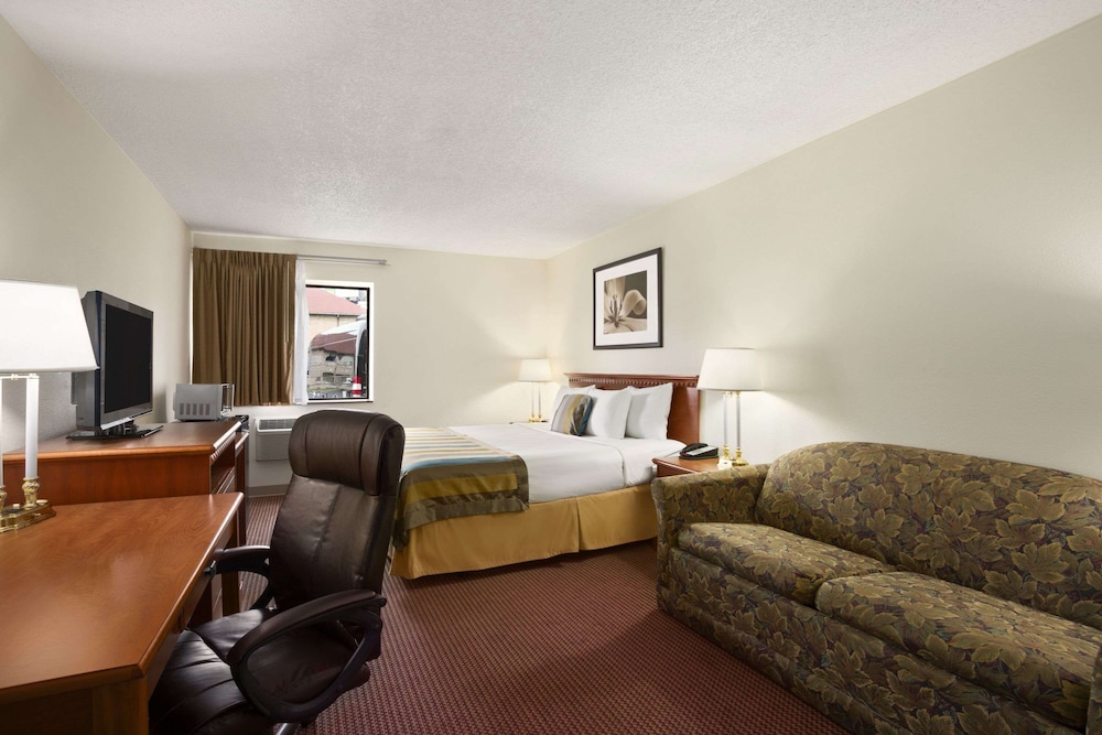 Days Inn by Wyndham Middletown 16/21