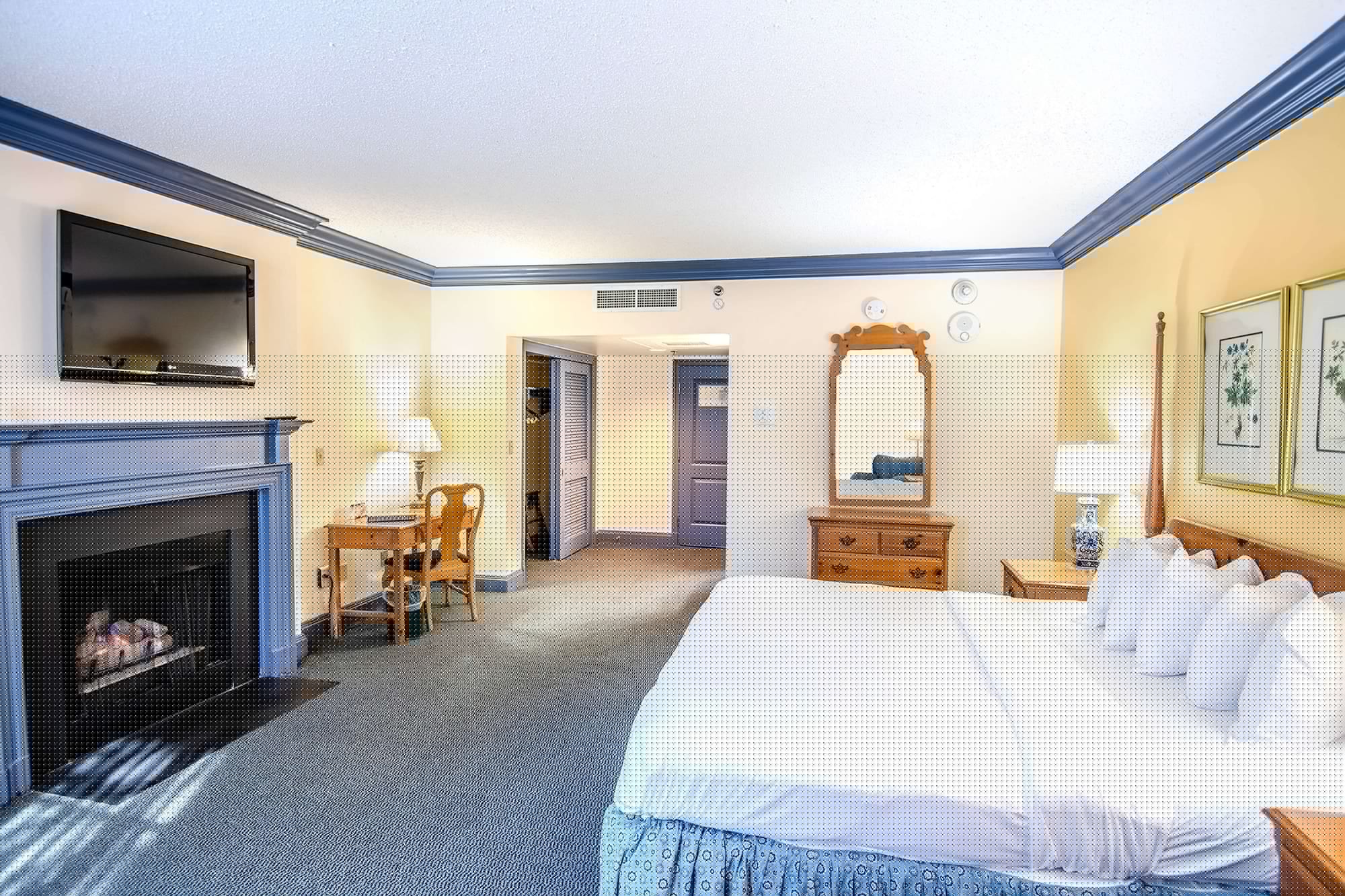 SUITE, KING BED