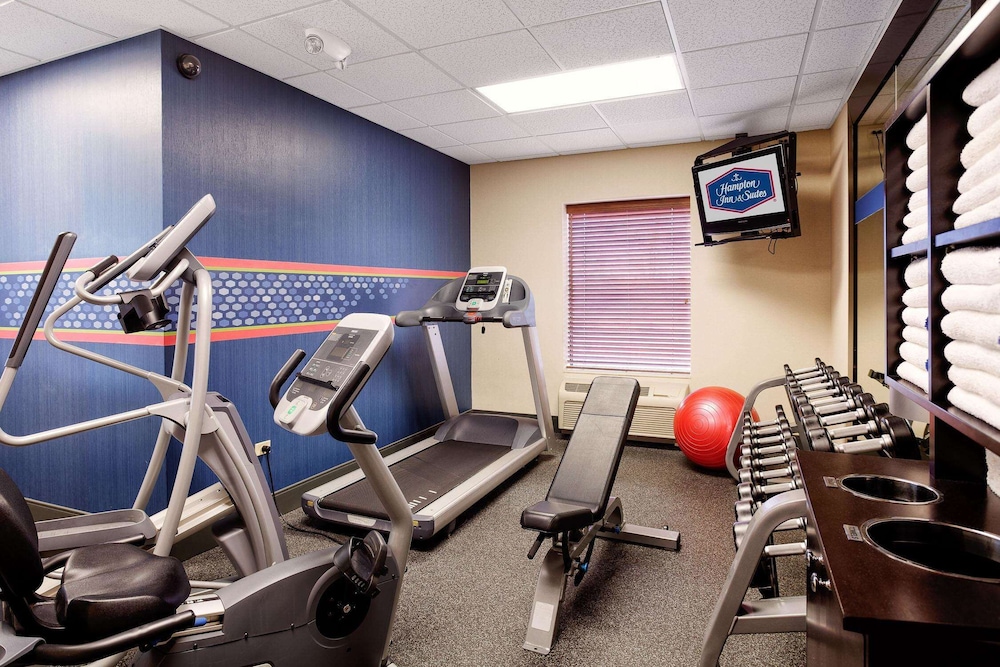 Hampton Inn Suites Addison 30/58