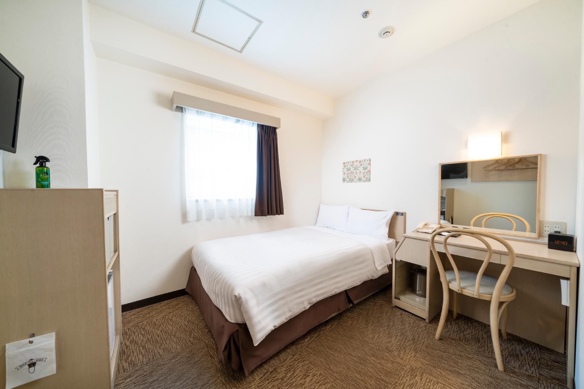 Semi Room, Double Bed, Bathtub, Smoking