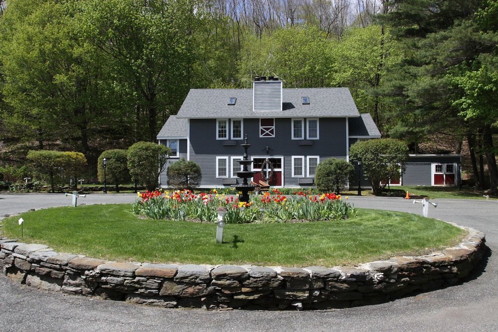 The Cornell Inn, Lenox 65/71