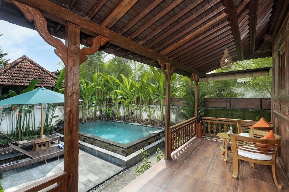 Meng Bengil Villa 44/69