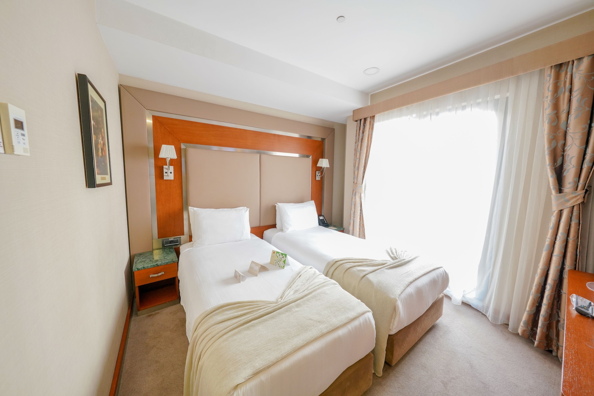 1 BEDROOM, STANDARD, TWIN BEDS
